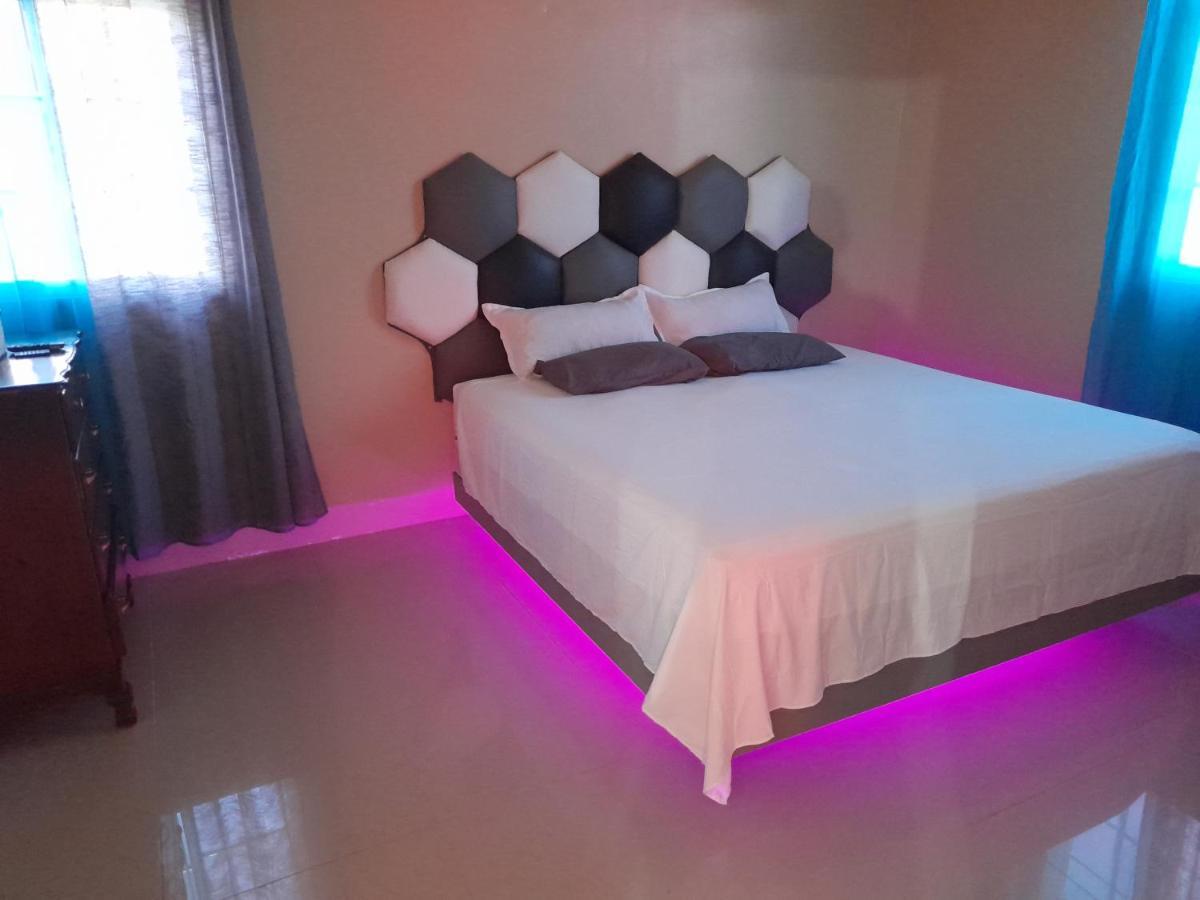 Loodik Vacation Home Brompton Manor แบล็คริเวอร์ ภายนอก รูปภาพ