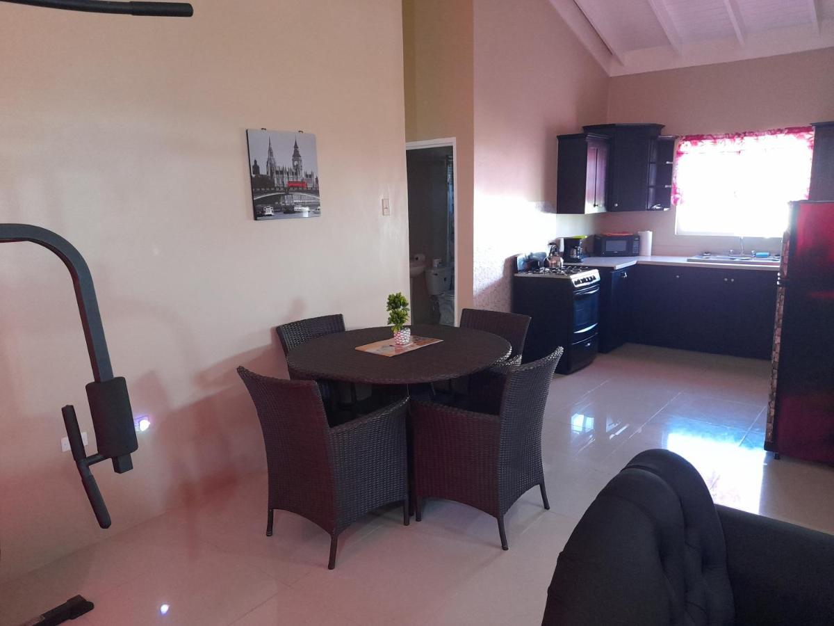 Loodik Vacation Home Brompton Manor แบล็คริเวอร์ ภายนอก รูปภาพ