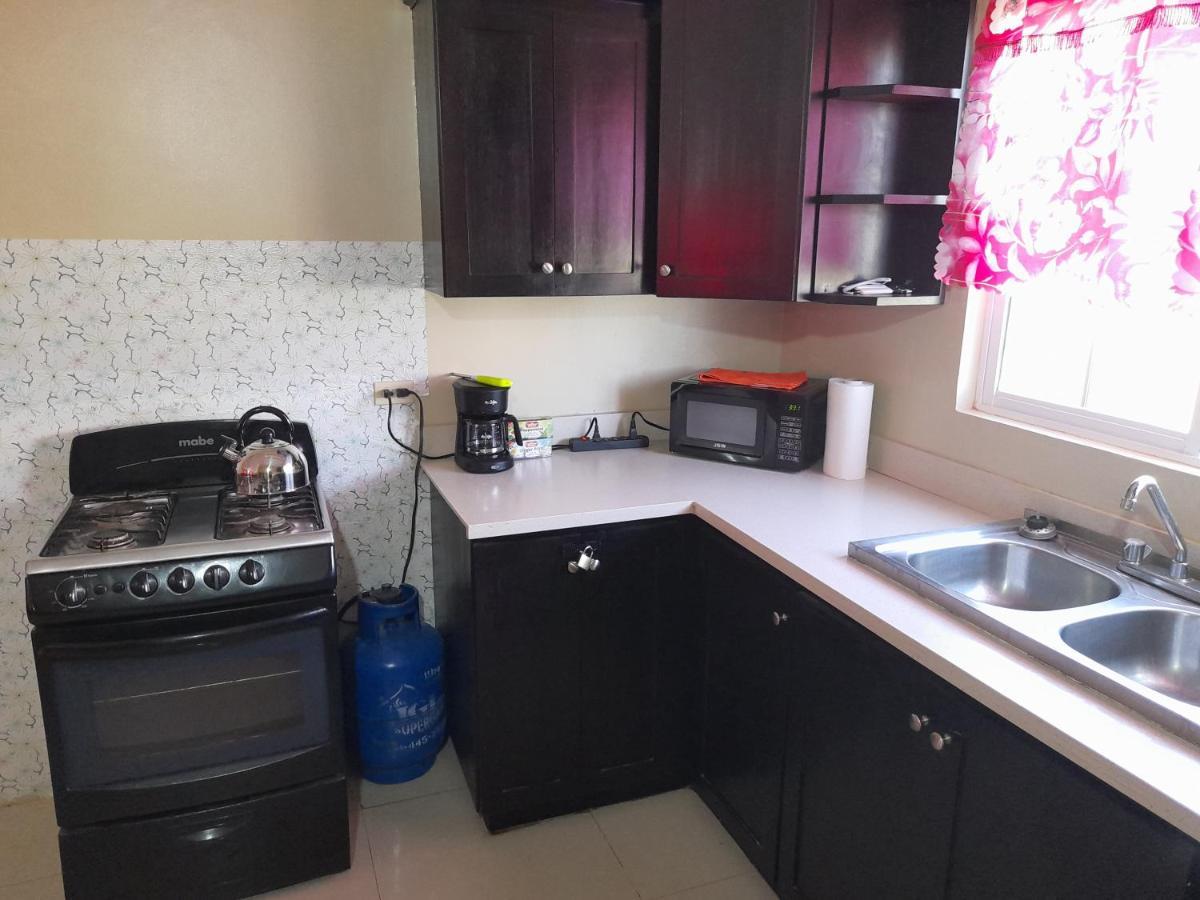Loodik Vacation Home Brompton Manor แบล็คริเวอร์ ภายนอก รูปภาพ