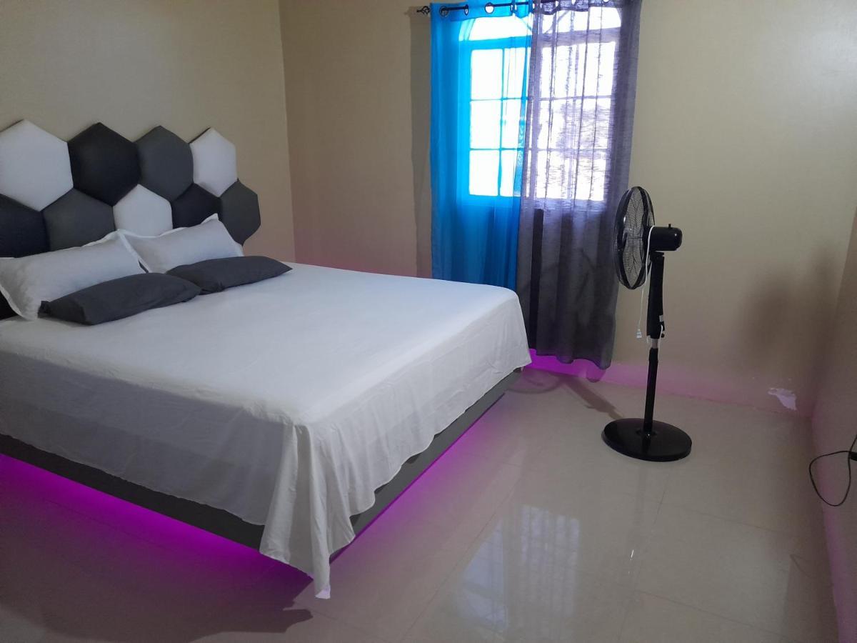Loodik Vacation Home Brompton Manor แบล็คริเวอร์ ภายนอก รูปภาพ